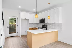 9560 N Buchanan Ave, Portland, OR 97203 - Photo 5