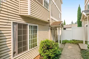 11885 SE Pine St, Portland, OR 97216 - Photo 21