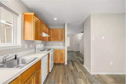 11885 SE Pine St, Portland, OR 97216 - Photo 9