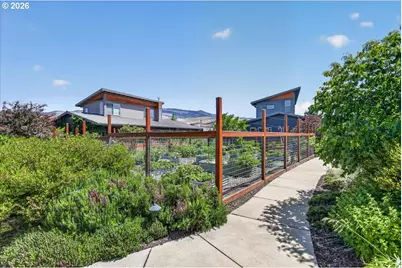 106 Dunn Cir, Ashland, OR 97520 - Photo 33