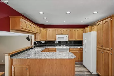 496 SE Walnut Cir, Dallas, OR 97338 - Photo 9