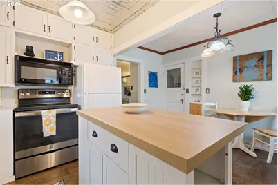 1560 SE Hamilton St, Roseburg, OR 97470 - Photo 11