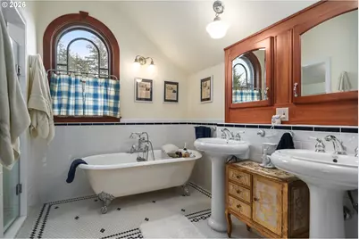 930 NW Highland Dr, Waldport, OR 97394 - Photo 43