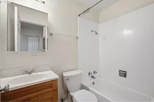 2121 W 15th Ct, Eugene, OR 97402 - Photo 17