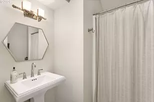 203 SW Kingston Ave, Portland, OR 97205 - Photo 29