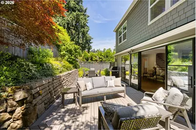 203 SW Kingston Ave, Portland, OR 97205 - Photo 15