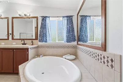 683 Lakeshore Dr, Coos Bay, OR 97420 - Photo 43