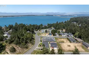 683 Lakeshore Dr, Coos Bay, OR 97420 - Photo 47