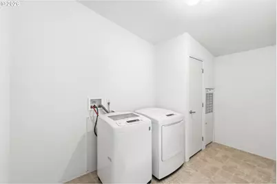 683 Lakeshore Dr, Coos Bay, OR 97420 - Photo 33