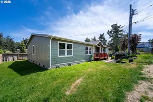683 Lakeshore Dr, Coos Bay, OR 97420 - Photo 5