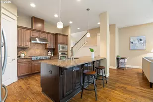 8175 SW Laurelwood Ct, Portland, OR 97225 - Photo 7