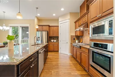 8175 SW Laurelwood Ct, Portland, OR 97225 - Photo 7
