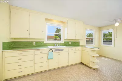 1470 Jay St, Eugene, OR 97402 - Photo 13