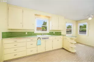 1470 Jay St, Eugene, OR 97402 - Photo 13