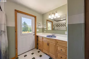 401 Decosta Ln, Oakland, OR 97462 - Photo 13