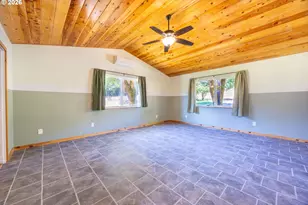 401 Decosta Ln, Oakland, OR 97462 - Photo 9