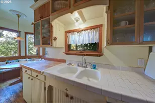 123 W 1st Ave, Cannon Beach, OR 97110 - Photo 13