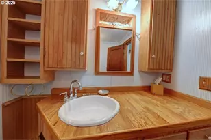 123 W 1st Ave, Cannon Beach, OR 97110 - Photo 21