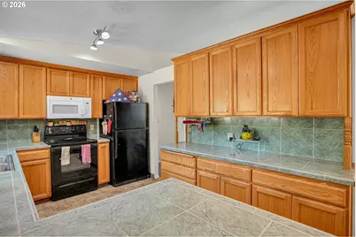 10501 S Rosewood Way, Molalla, OR 97038 - Photo 9