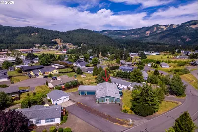 541 Cochran Ln, White Salmon, WA 98672 - Photo 3