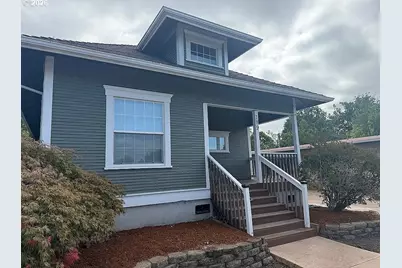 816 NE Baker St, McMinnville, OR 97128 - Photo 1