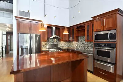 922 NW 11th Ave #104, Portland, OR 97209 - Photo 17