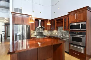 922 NW 11th Ave, Portland, OR 97209 - Photo 17