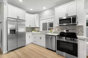 8770 N Newman Ave, Portland, OR 97203 - Photo 9