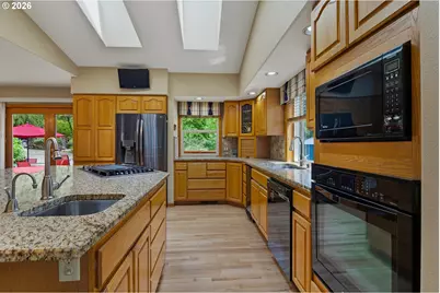 10902 S Huntington Dr, Oregon City, OR 97045 - Photo 17