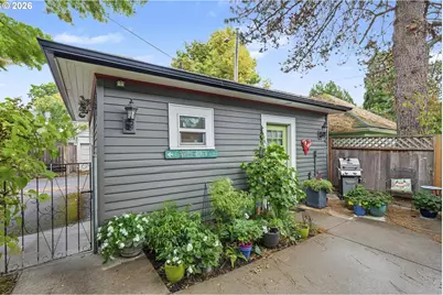 4249 SE Stark St, Portland, OR 97215 - Photo 31