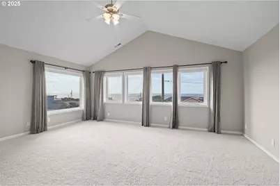 906 SW 7th St #B, Newport, OR 97365 - Photo 5