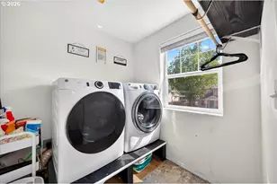 228 E 12th St, Lafayette, OR 97127 - Photo 31