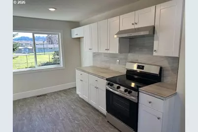 402 S 4th Ave, Kelso, WA 98626 - Photo 7