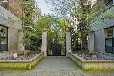 821 NW 11th Ave #321, Portland, OR 97209 - Photo 43