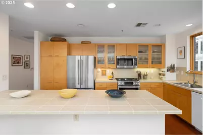 821 NW 11th Ave #321, Portland, OR 97209 - Photo 21