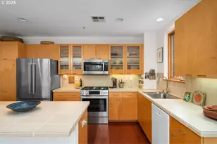 821 NW 11th Ave, Portland, OR 97209 - Photo 19