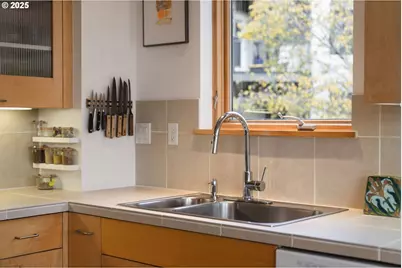 821 NW 11th Ave #321, Portland, OR 97209 - Photo 23