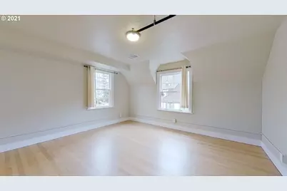 998 Ferry Ln, Eugene, OR 97401 - Photo 13
