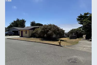 30388 Hillside Ter, Gold Beach, OR 97444 - Photo 3