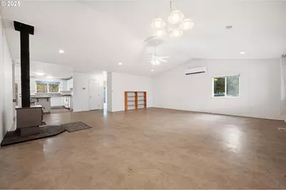 9620 Wells Landing Rd, Independence, OR 97351 - Photo 3