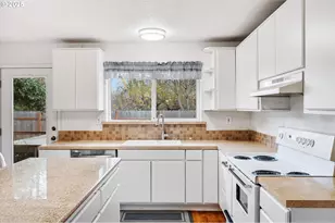 9620 Wells Landing Rd, Independence, OR 97351 - Photo 7