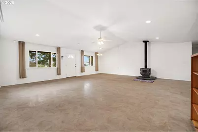 9620 Wells Landing Rd, Independence, OR 97351 - Photo 5