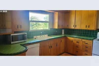 522 SE Hillside Dr, Roseburg, OR 97470 - Photo 17