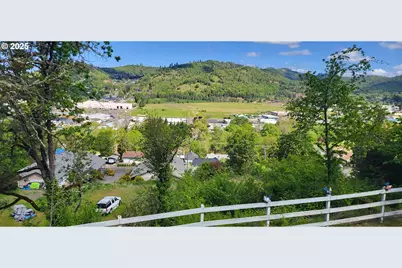 522 SE Hillside Dr, Roseburg, OR 97470 - Photo 9