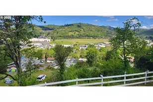 522 SE Hillside Dr, Roseburg, OR 97470 - Photo 9