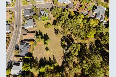 1219 NE Junker Ave, Roseburg, OR 97470 - Photo 3