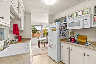 1800 Lakewood Ct, Eugene, OR 97402 - Photo 13