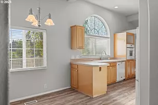 2138 Lynne Dr, North Bend, OR 97459 - Photo 9