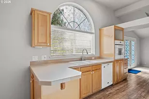 2138 Lynne Dr, North Bend, OR 97459 - Photo 11