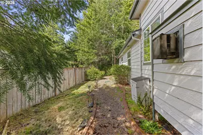 2138 Lynne Dr, North Bend, OR 97459 - Photo 37